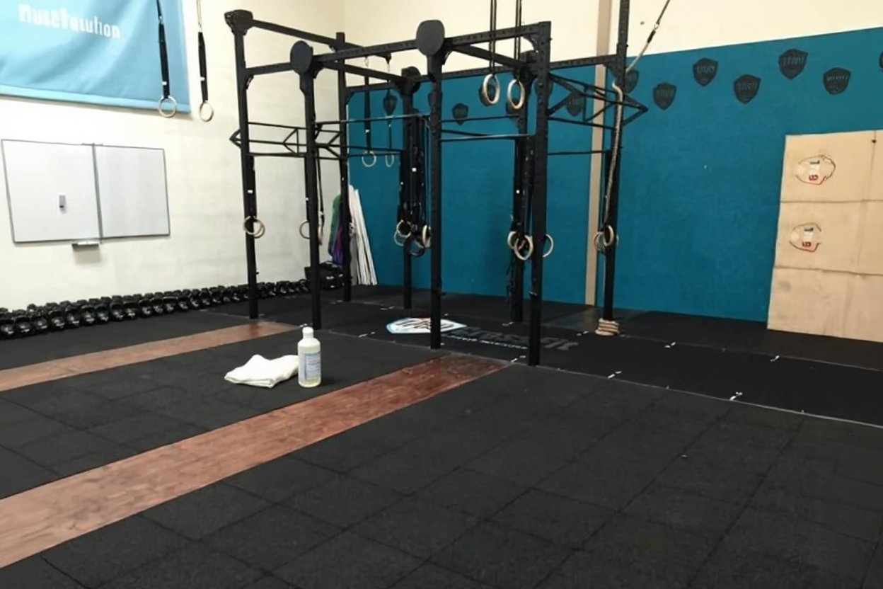 Entretien professionnel de tapis de sol de gymnastique pour prolonger leur durabilité