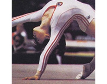 Turnmatten gebruikt tijdens turntraining met sportmat in gymnastiekpositie (achterover buigen)